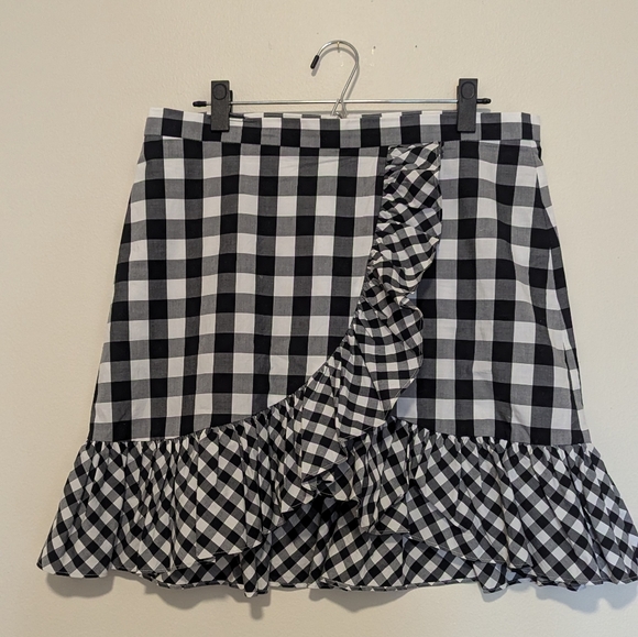 J Crew Gray cotton skirt with a zipper on the side and pockets